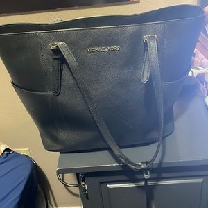 Michael kors hand bag for sale